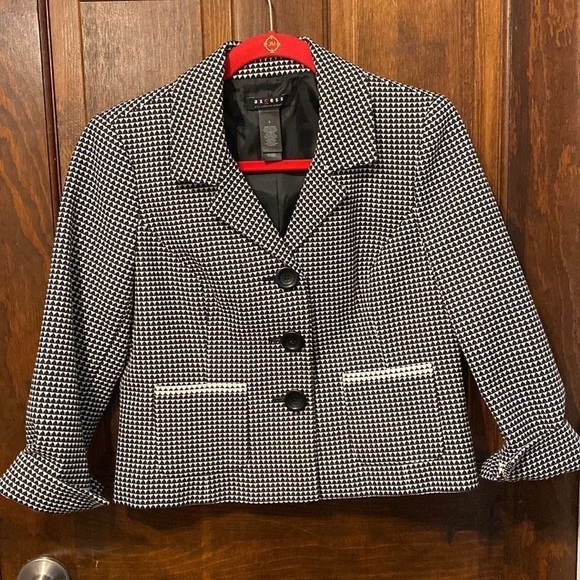 Axcess a Liz Claiborne co. short waisted black and white blazer. - Picture 8 of 8